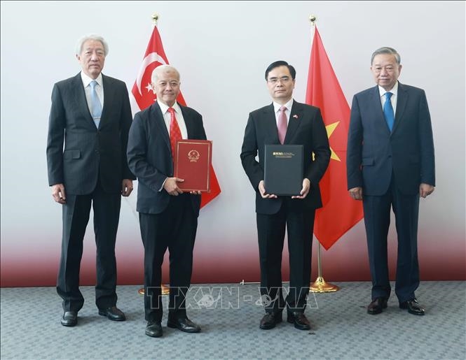 Tổng Bí thư Tô Lâm tiếp Bộ trưởng Cao cấp, Bộ trưởng Điều phối an ninh quốc gia Singapore Teo Chee Hean