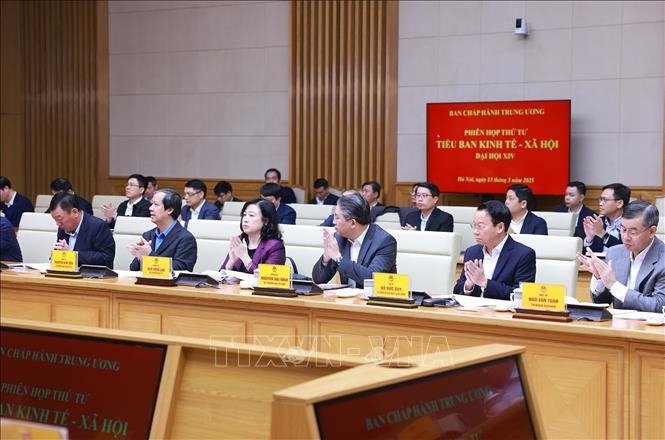 Thủ tướng Phạm Minh Chính chủ trì Phiên họp của Tiểu Ban Kinh tế-Xã hội Đại hội XIV của Đảng
