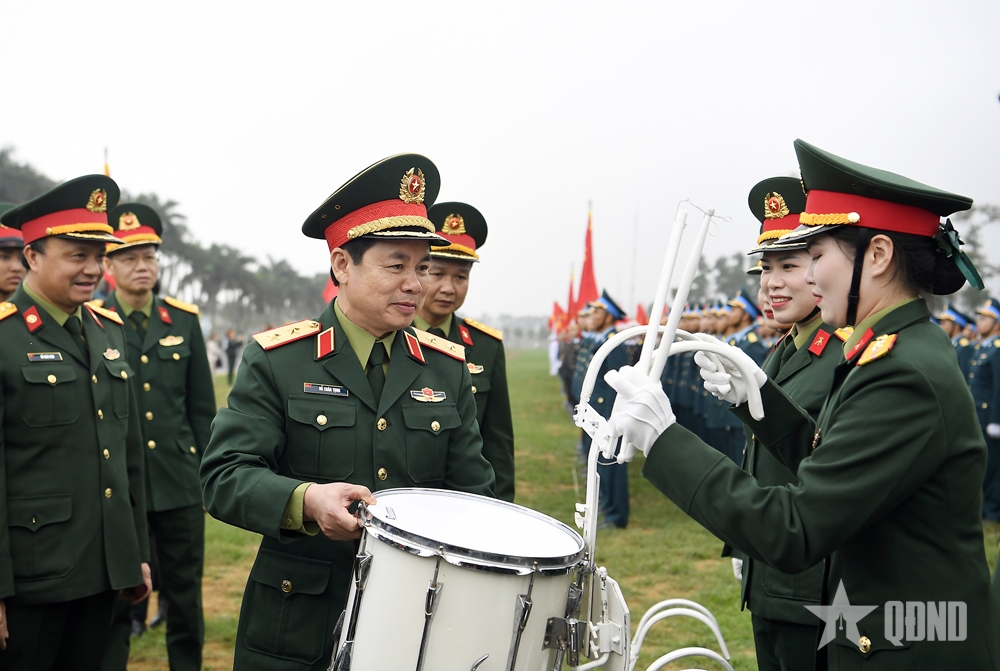 Nhấn vào ảnh để phóng to Hợp luyện diễu binh, diễu hành phục vụ kỷ niệm 50 năm Ngày giải phóng miền Nam, thống nhất đất nước