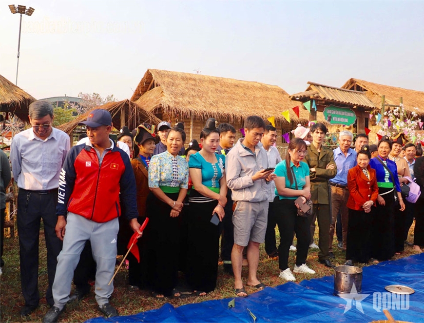 Điện Biên: Tưng bừng các hoạt động văn nghệ, thể thao trước thềm Lễ hội hoa ban