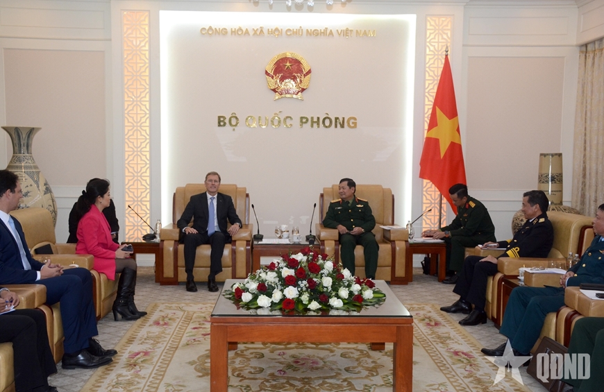 Thượng tướng Lê Huy Vịnh tiếp Phó chủ tịch Tập đoàn Airbus toàn cầu