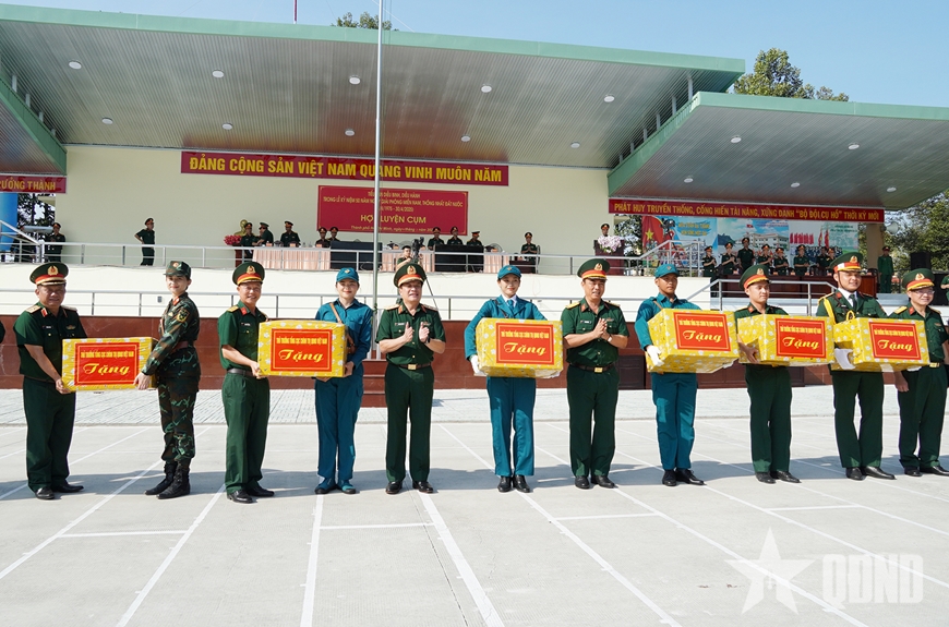Kiểm tra lực lượng luyện tập diễu binh, diễu hành tại Quân khu 7, Quân đoàn 34
