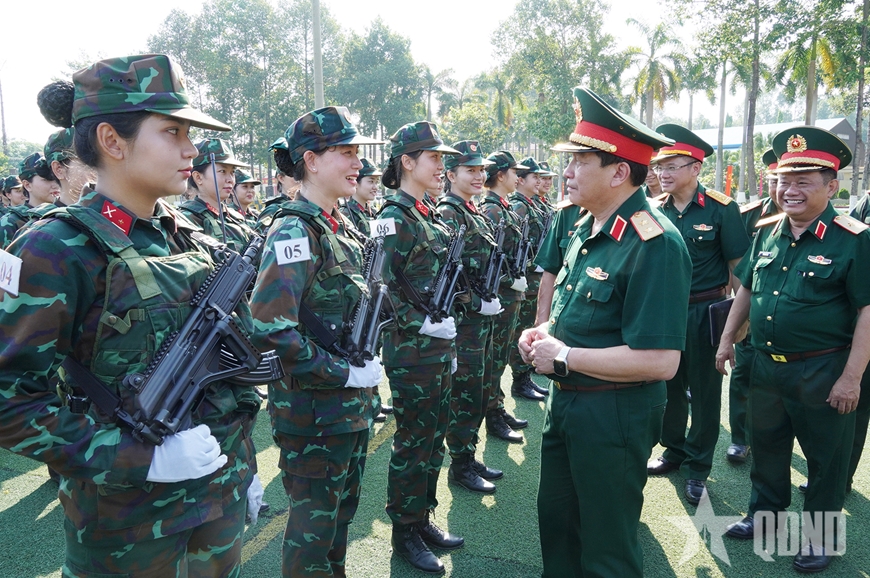 Kiểm tra lực lượng luyện tập diễu binh, diễu hành tại Quân khu 7, Quân đoàn 34
