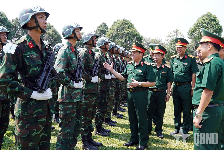 Kiểm tra lực lượng luyện tập diễu binh, diễu hành tại Quân khu 7, Quân đoàn 34