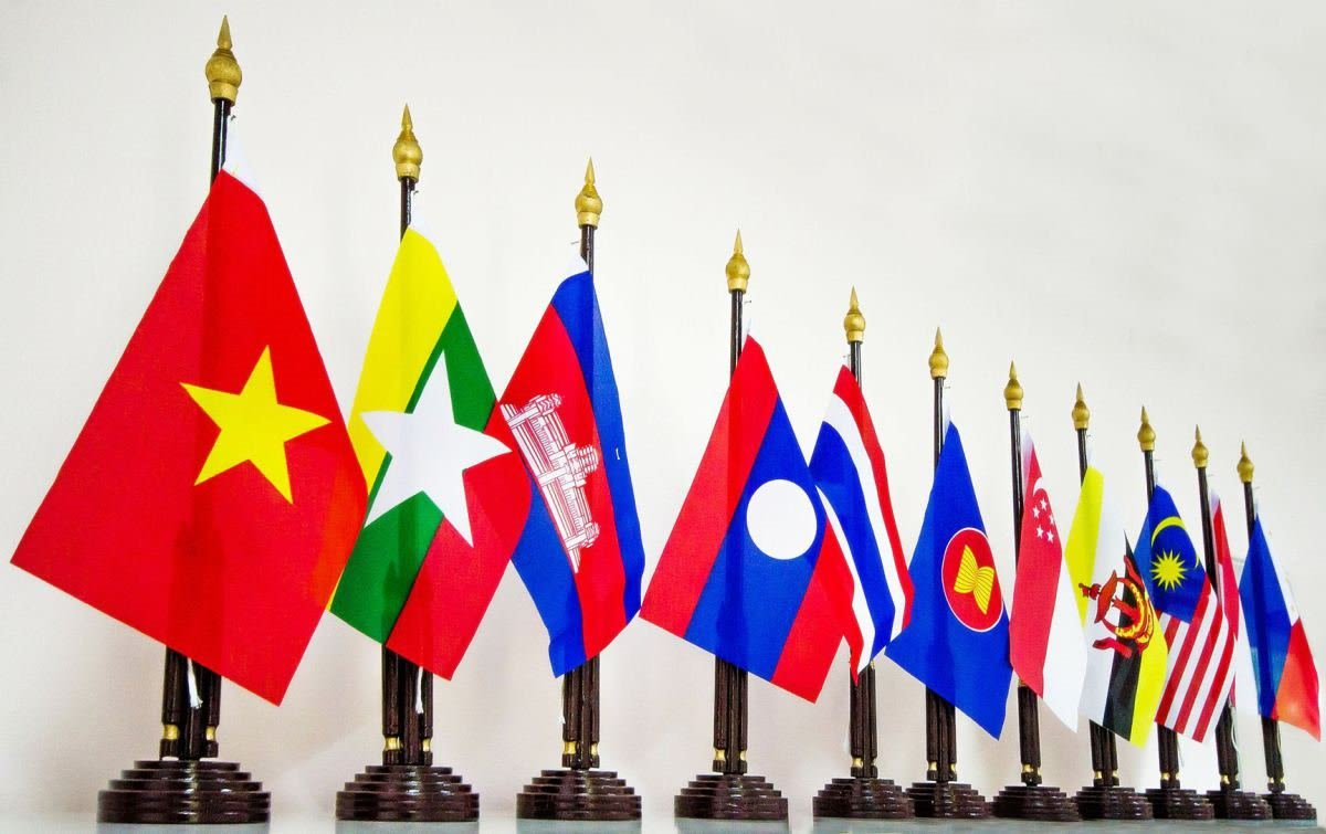 Bản tin thời sự tổng hợp tuần: Củng cố đoàn kết ASEAN, nâng tầm quan hệ giữa Việt Nam với Indonesia và Singapore