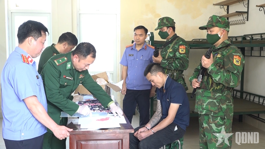 Bắt quả tang đối tượng vận chuyển trái phép 12.000 viên ma túy tổng hợp