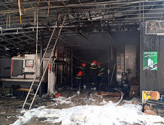 Cháy gara ô tô ở Hà Giang, thiệt hại hàng tỷ đồng