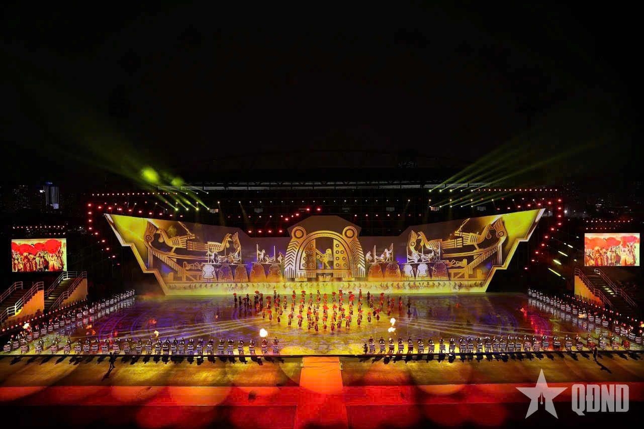 Gia đình nhạc sĩ Văn Cao xúc động khi lần đầu cùng hát Quốc ca và lập kỷ lục Việt Nam