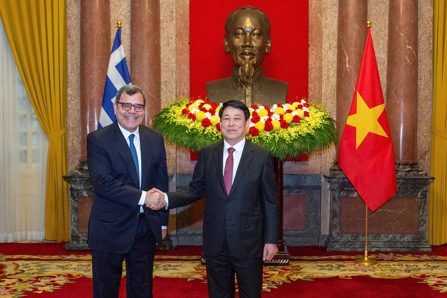 Chủ tịch nước Lương Cường tiếp Đại sứ các nước trình Quốc thư