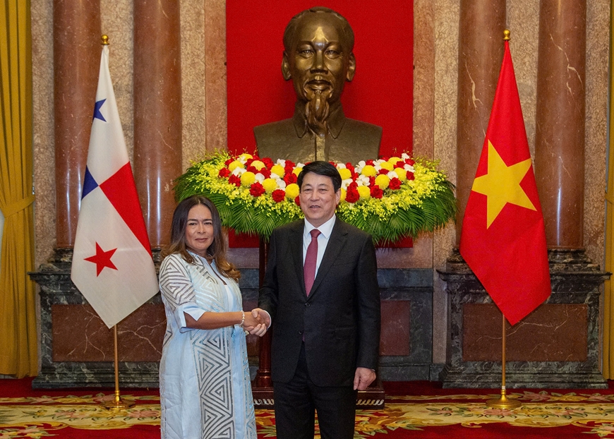 Chủ tịch nước Lương Cường tiếp Đại sứ các nước trình Quốc thư