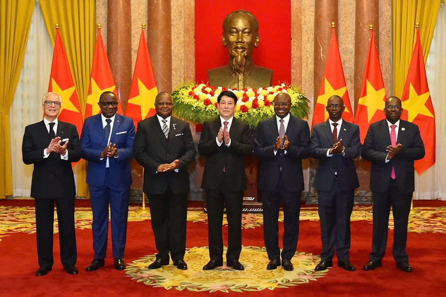 Chủ tịch nước Lương Cường tiếp Đại sứ các nước trình Quốc thư