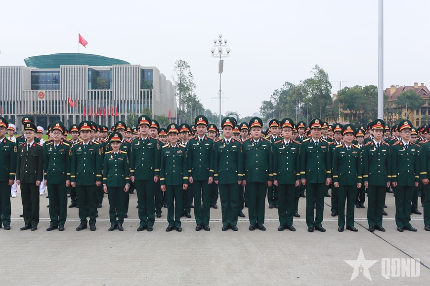 Học viên tốt nghiệp Học viện Quân y báo công dâng Bác