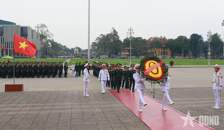 Học viên tốt nghiệp Học viện Quân y báo công dâng Bác