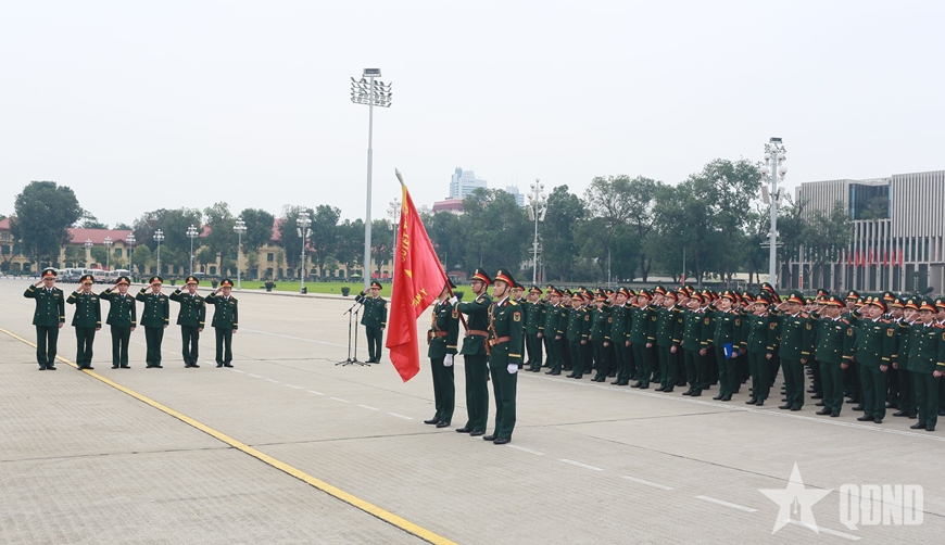 Học viên tốt nghiệp Học viện Quân y báo công dâng Bác