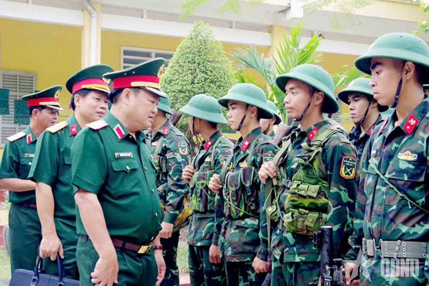 Quân khu 7 kiểm tra huấn luyện chiến sĩ mới tại Sư đoàn 309