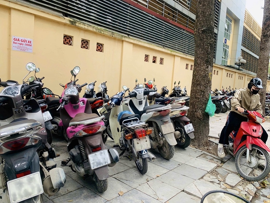 Loạn giá trông, giữ xe đến bao giờ?
