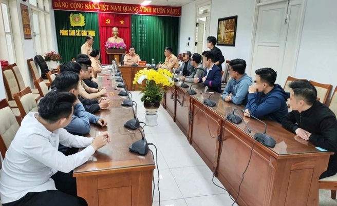 Đà Nẵng: Phạt chủ dàn siêu xe vượt đèn đỏ 167 triệu đồng
