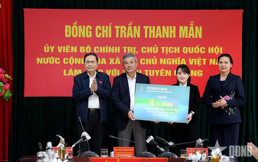 Chủ tịch Quốc hội Trần Thanh Mẫn làm việc với Ban Thường vụ Tỉnh ủy Tuyên Quang