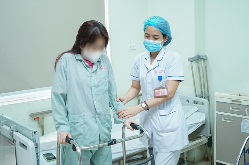 Bệnh viện E: Thay khớp háng cho bệnh nhân mắc bệnh về xương cực hiếm gặp