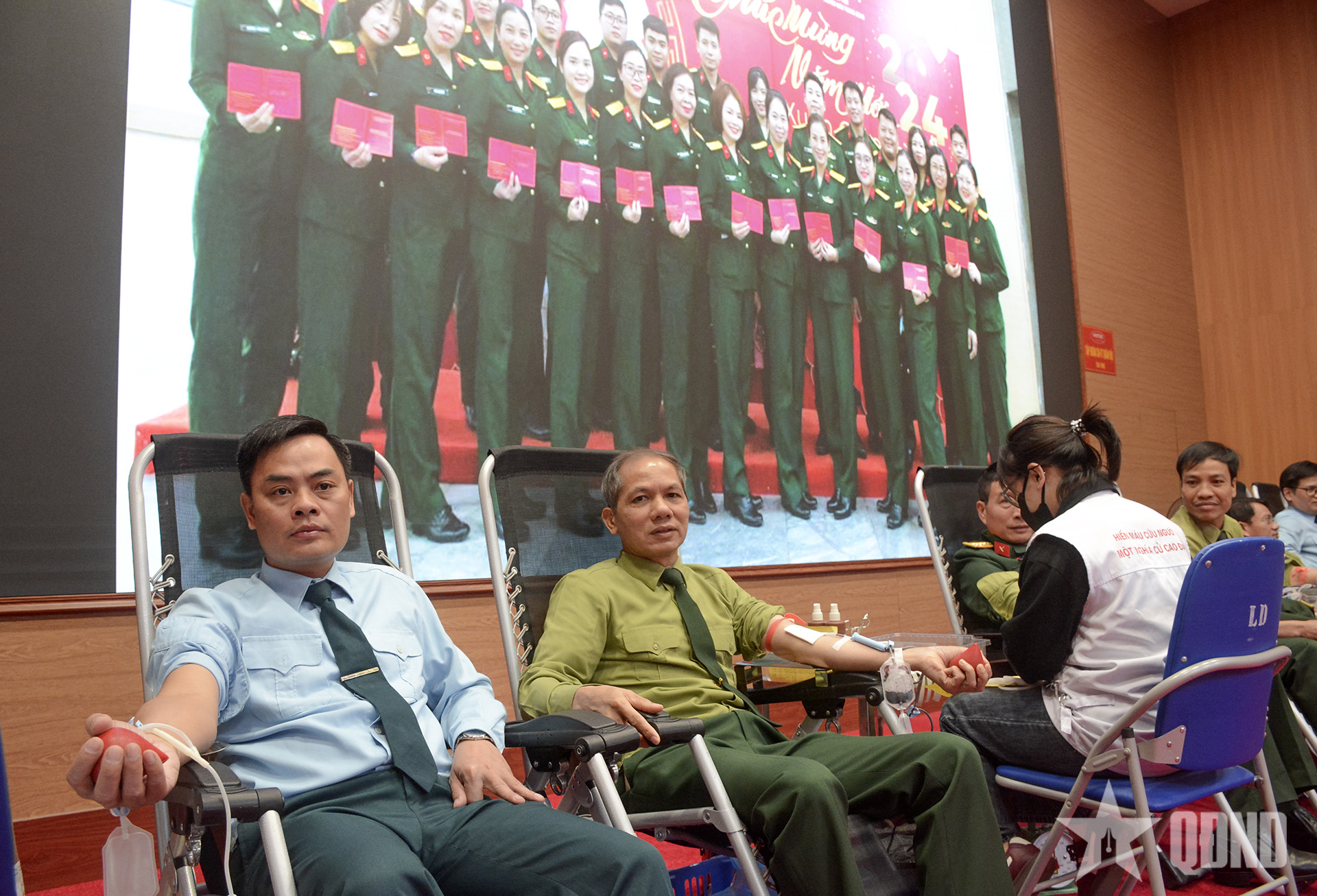 Sôi nổi không khí hiến máu tình nguyện tại Học viện Quốc phòng