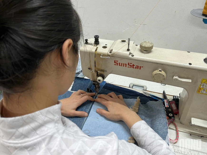 “Cuộc đời mới” của những chiếc quần Jeans cũ