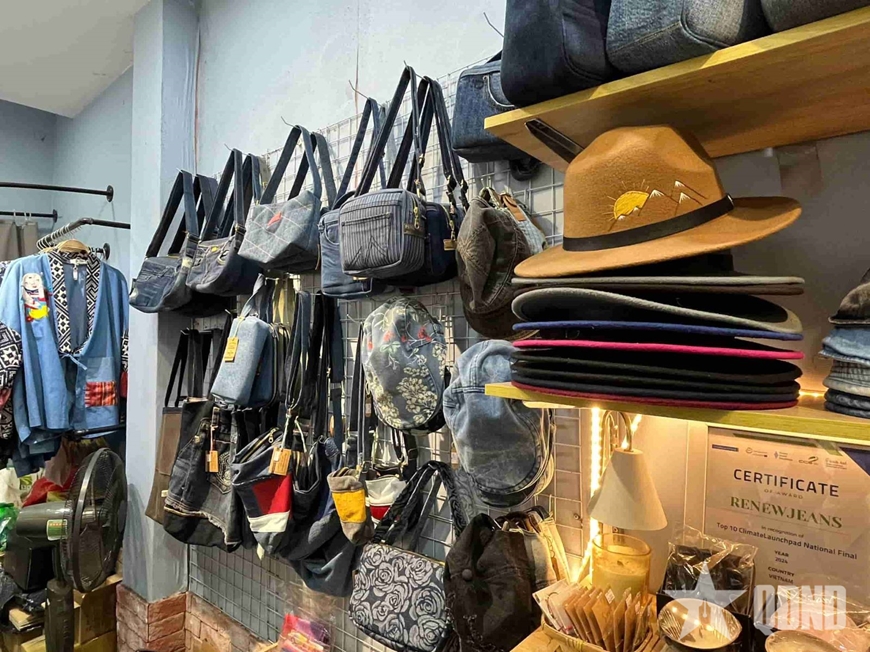 “Cuộc đời mới” của những chiếc quần Jeans cũ