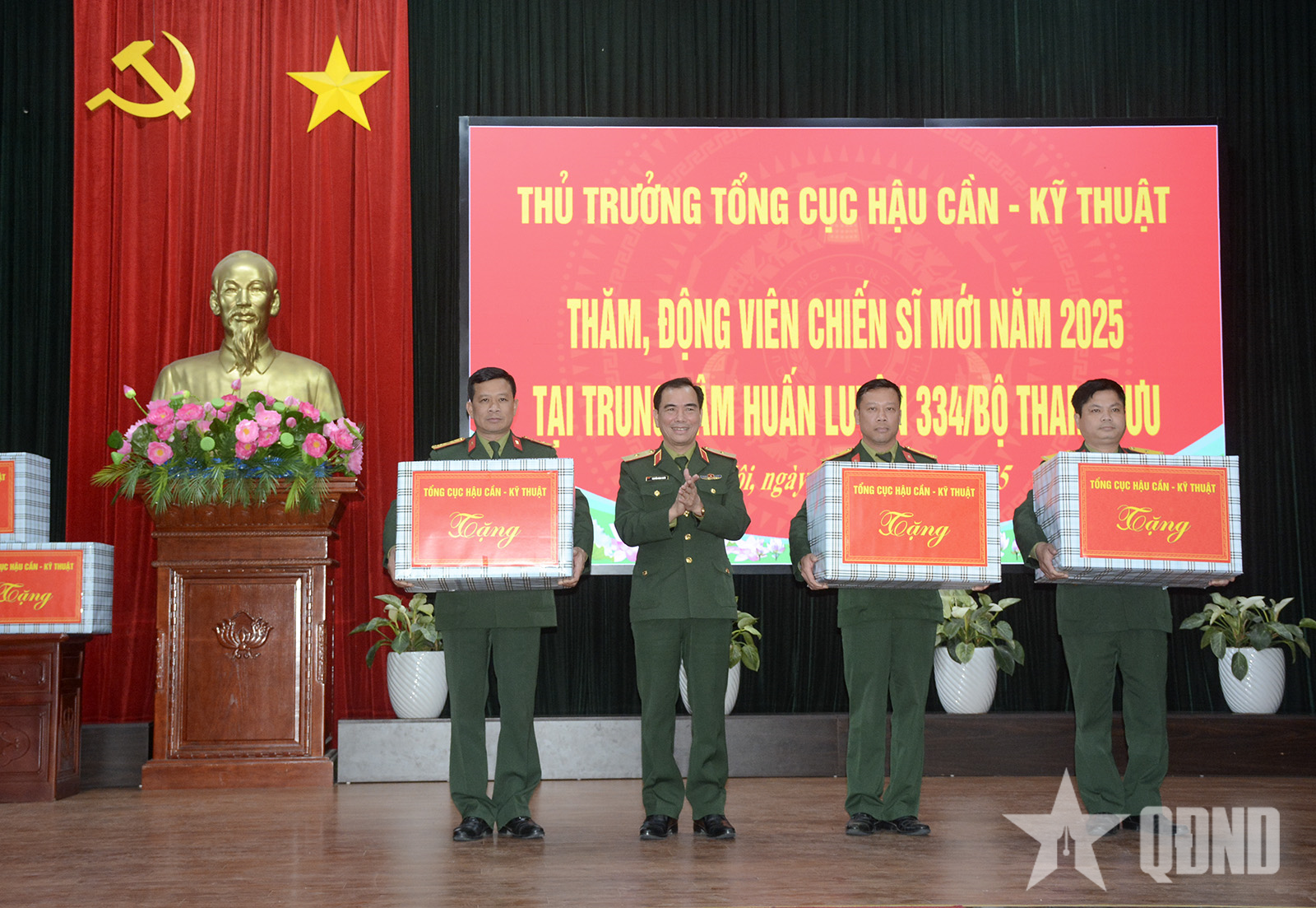 Tổng cục Hậu cần-Kỹ thuật thăm, động viên chiến sĩ mới