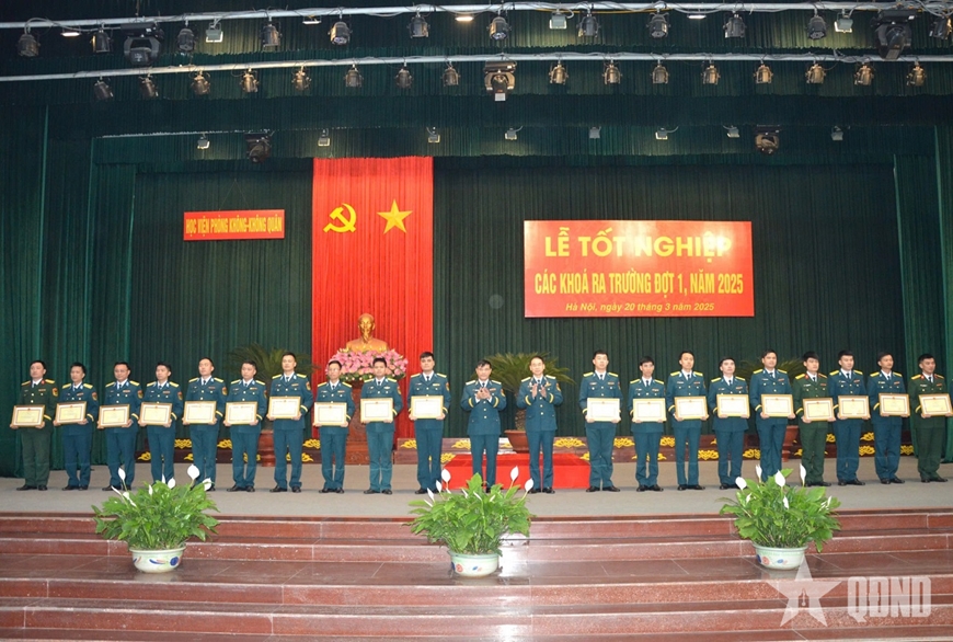 Học viện Phòng không - Không quân tổ chức Lễ tốt nghiệp các khóa ra trường đợt 1 năm 2025