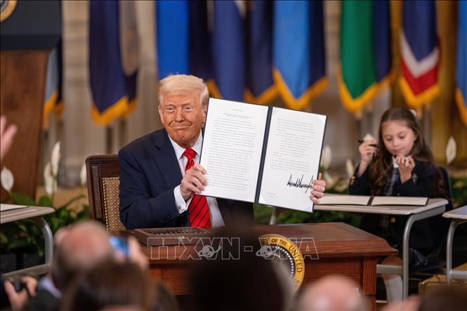 Tổng thống Mỹ D. Trump ký sắc lệnh giải thể Bộ Giáo dục