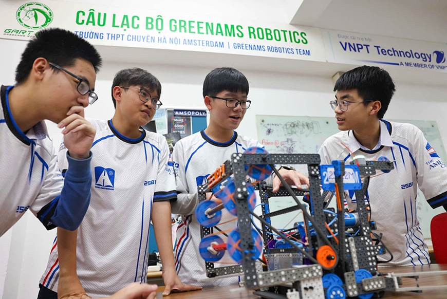 Tự tin bước ra đấu trường robot quốc tế