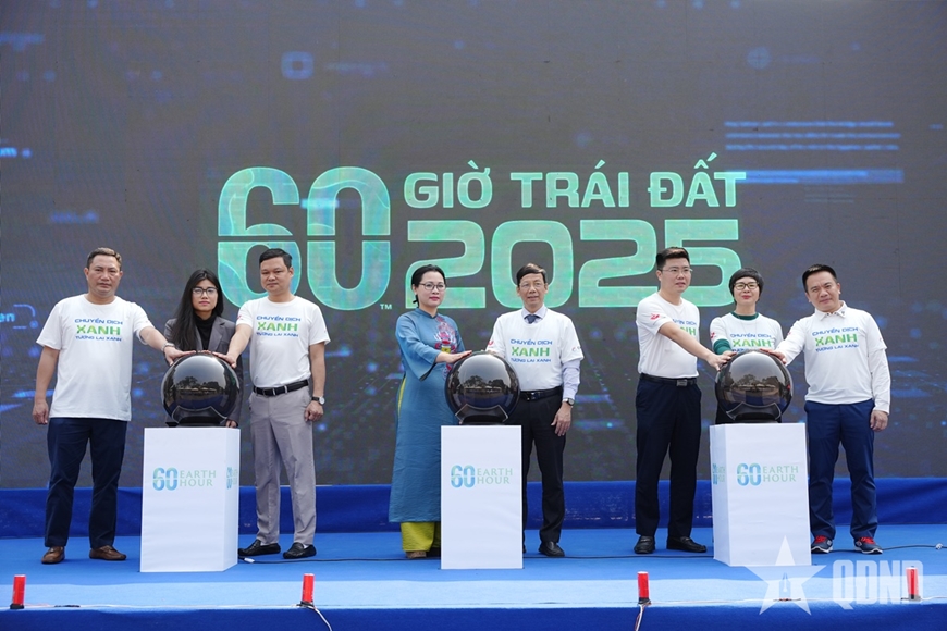 Hà Nội hưởng ứng Giờ Trái đất 2025
