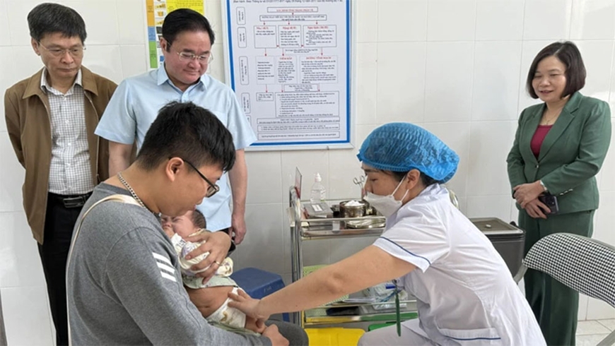 Hà Nội triển khai tiêm vaccine phòng sởi cho trẻ từ 6 đến dưới 9 tháng tuổi
