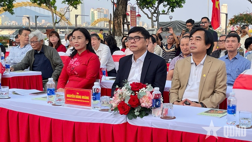Đà Nẵng khai mạc Triển lãm nghệ thuật “Đà Nẵng 50 năm - Khát vọng vươn mình”