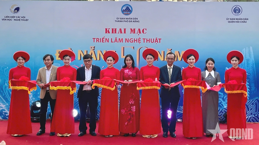 Đà Nẵng khai mạc Triển lãm nghệ thuật “Đà Nẵng 50 năm - Khát vọng vươn mình”