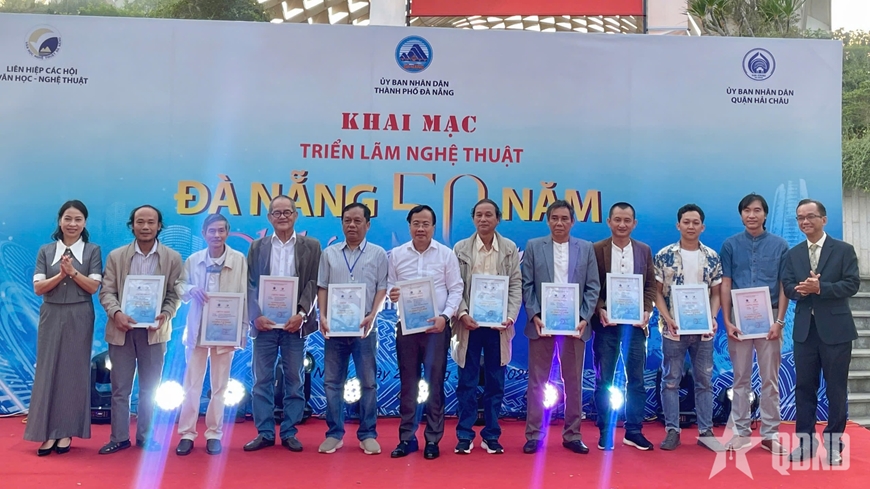 Đà Nẵng khai mạc Triển lãm nghệ thuật “Đà Nẵng 50 năm - Khát vọng vươn mình”