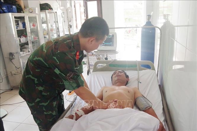 Bệnh xá đảo Trường Sa cấp cứu ngư dân bị xuất huyết tiêu hóa