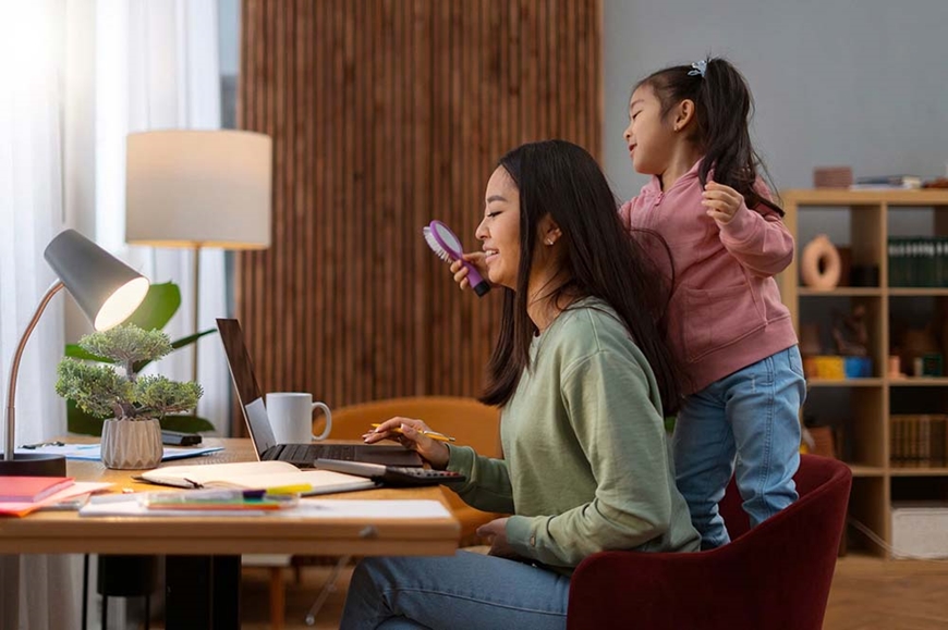 Trung Quốc mở rộng mô hình việc làm cho “mẹ bỉm sữa”