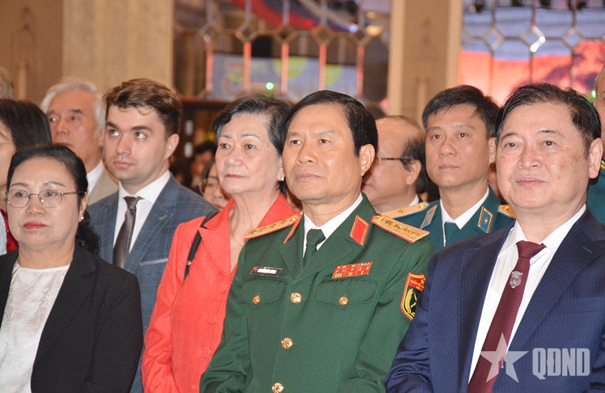 Chiêu đãi trọng thể nhân kỷ niệm 75 năm thiết lập quan hệ ngoại giao Việt Nam - Liên bang Nga