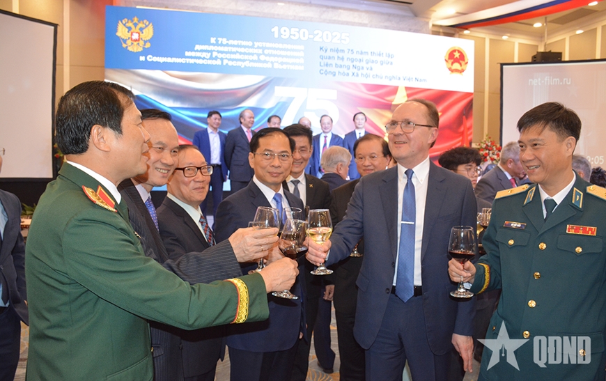 Chiêu đãi trọng thể nhân kỷ niệm 75 năm thiết lập quan hệ ngoại giao Việt Nam - Liên bang Nga