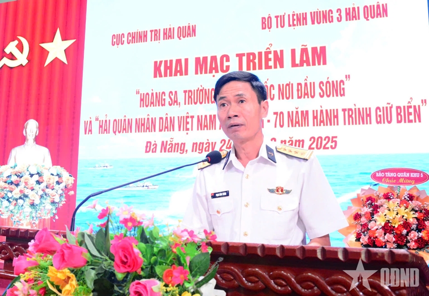 Triển lãm “Hải quân nhân dân Việt Nam anh hùng - 70 năm hành trình giữ biển”