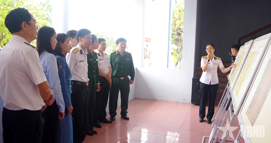 Triển lãm “Hải quân nhân dân Việt Nam anh hùng - 70 năm hành trình giữ biển”