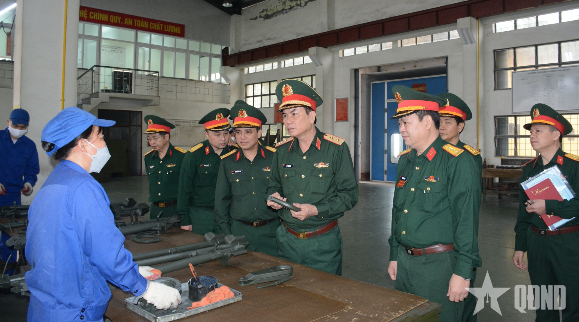 Lãnh đạo Tổng cục Hậu cần-Kỹ thuật kiểm tra Kho K680 và Kho J106