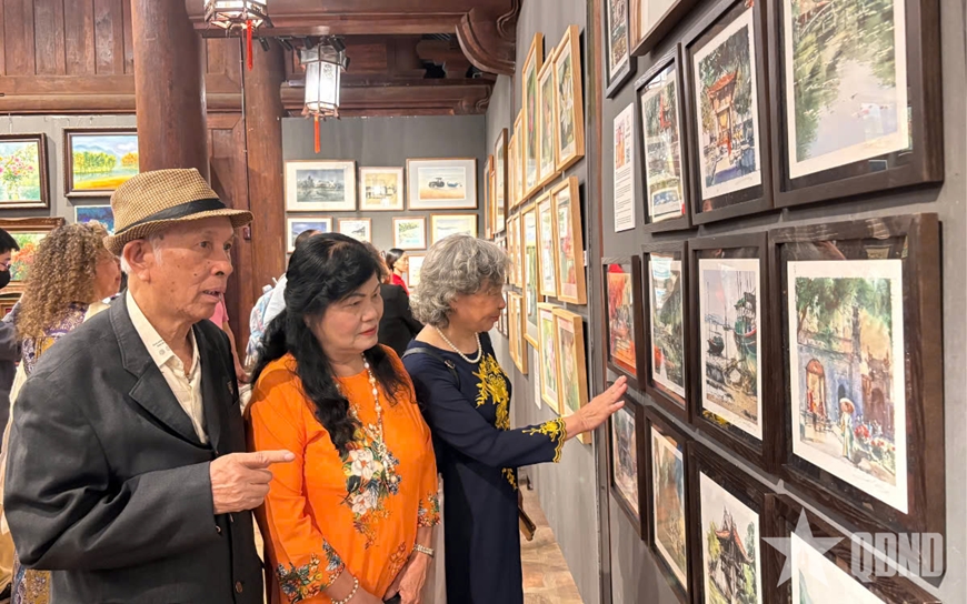 Khai mạc triển lãm “Đa sắc”