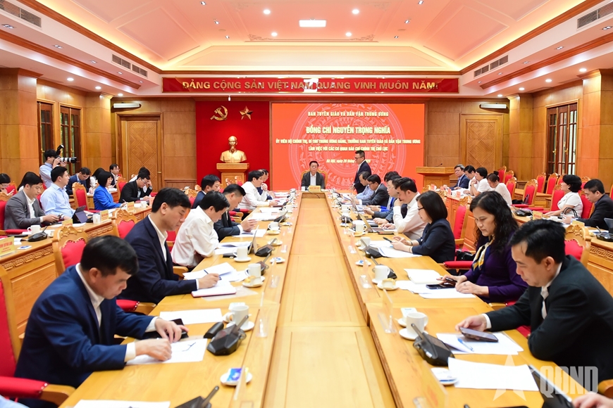 Đồng chí Nguyễn Trọng Nghĩa làm việc với 5 cơ quan báo chí chính trị chủ lực