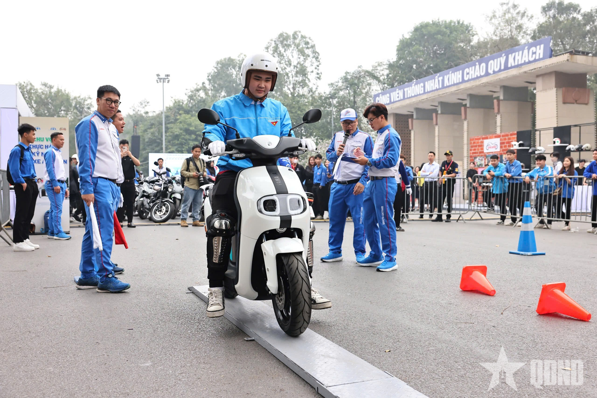 Phát động chiến dịch toàn dân đội mũ bảo hiểm đạt quy chuẩn kỹ thuật quốc gia