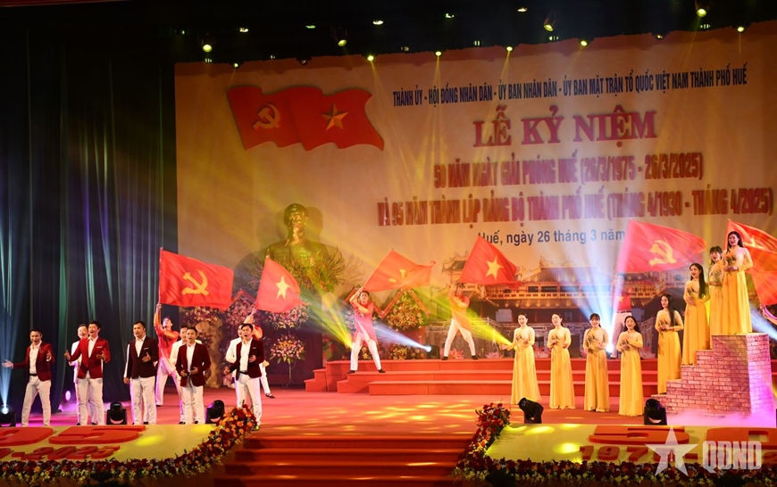 Đồng chí Trần Cẩm Tú dự Lễ kỷ niệm 50 năm Ngày giải phóng Huế
