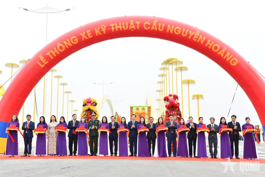 Đồng chí Trần Cẩm Tú dự Lễ kỷ niệm 50 năm Ngày giải phóng Huế