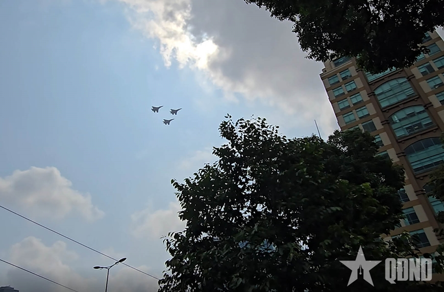 Quân chủng Phòng không – Không quân bay hợp luyện tại khu vực trung tâm TP Hồ Chí Minh