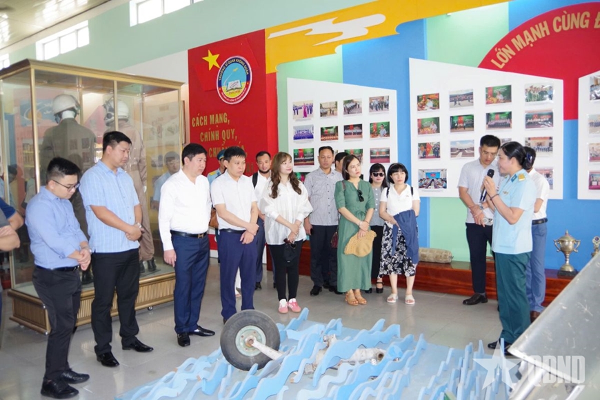 Học viện Chính trị quốc gia Hồ Chí Minh tổ chức đoàn nghiên cứu thực tế tại Trường Sĩ quan Không quân
