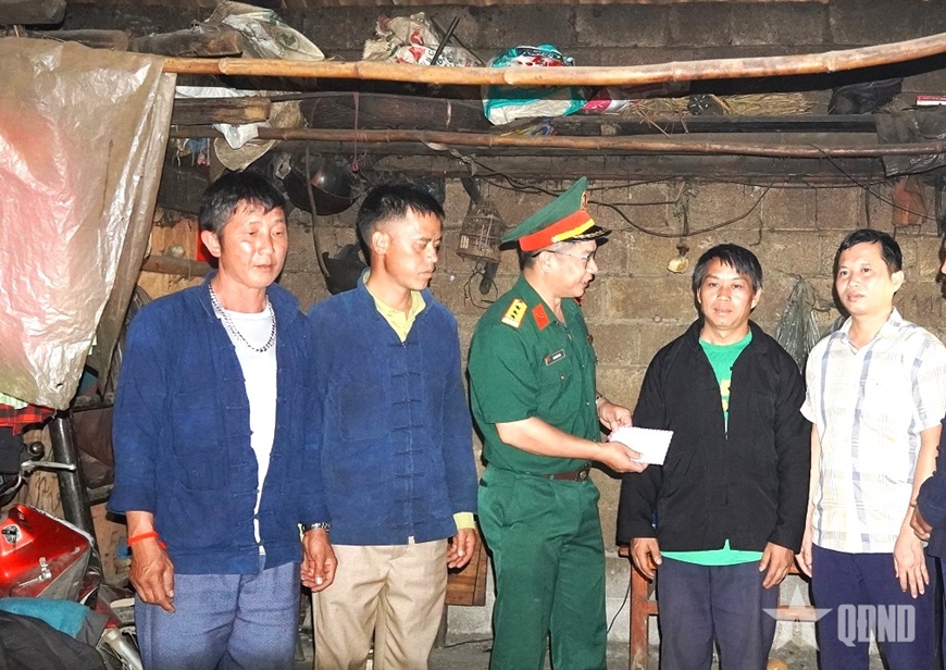 Chỉ huy trưởng gương mẫu, đi đầu, hết lòng vì người dân